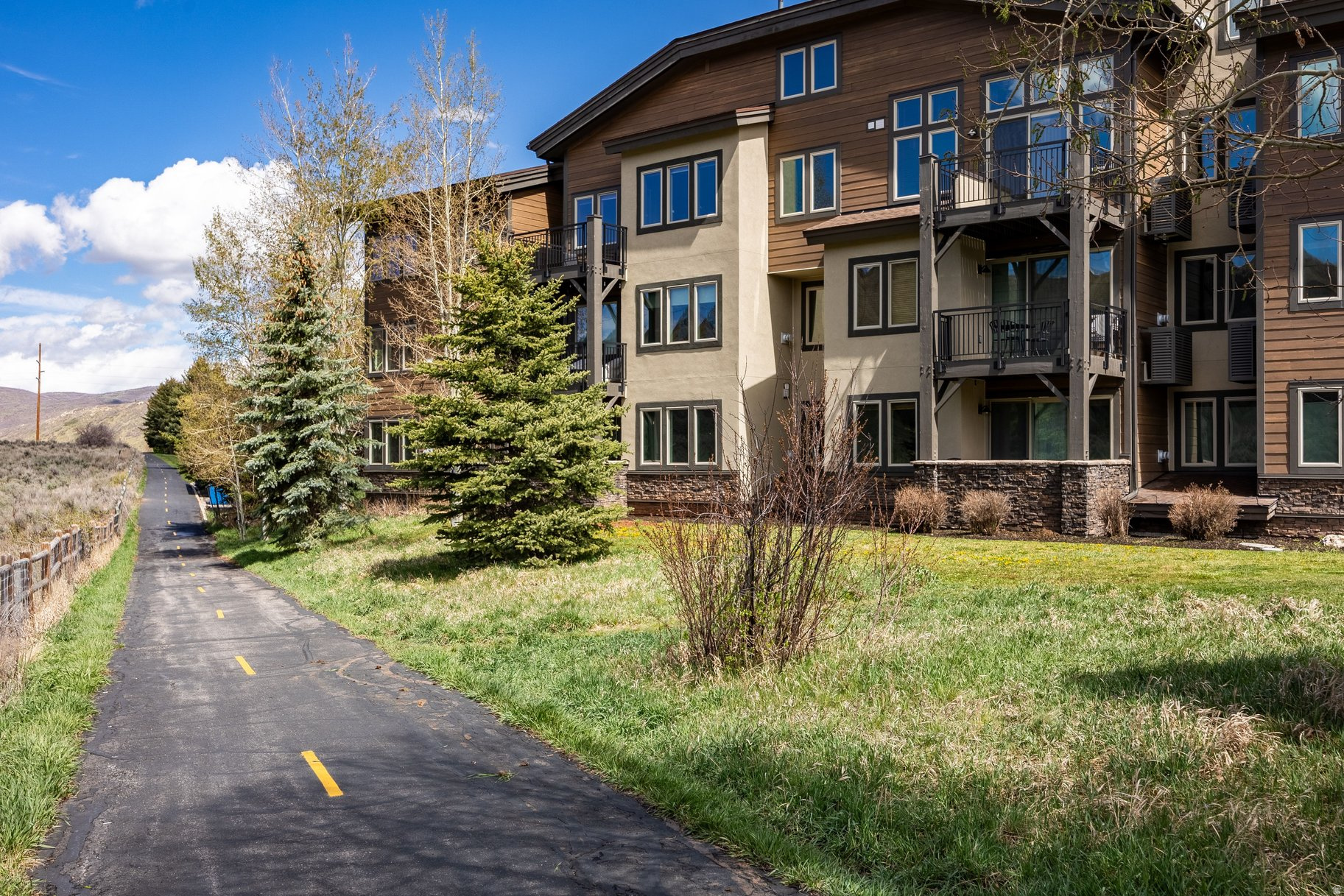 CRESTVIEW CONDOMINIUM PHASE 1 - Residential