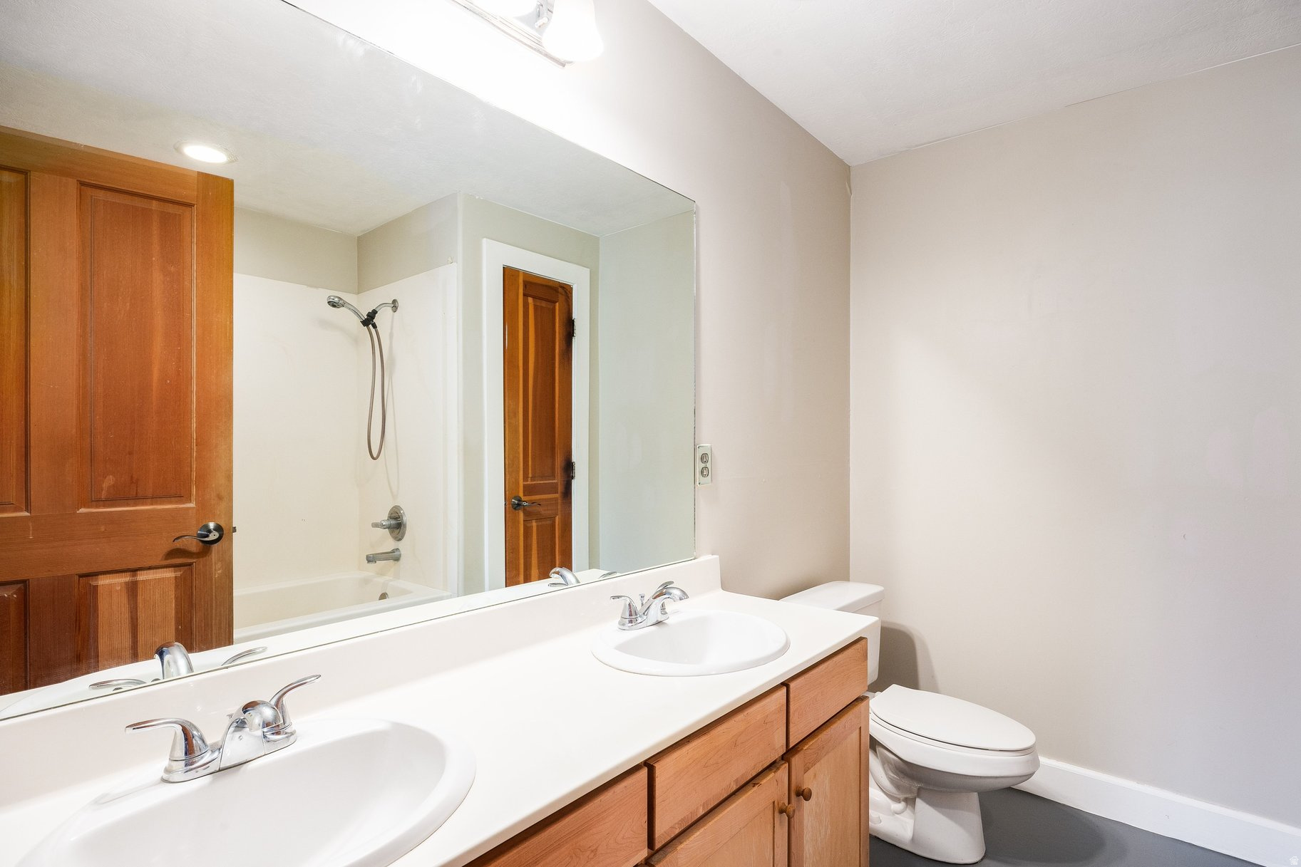 CRESTVIEW CONDOMINIUM PHASE 1 - Residential