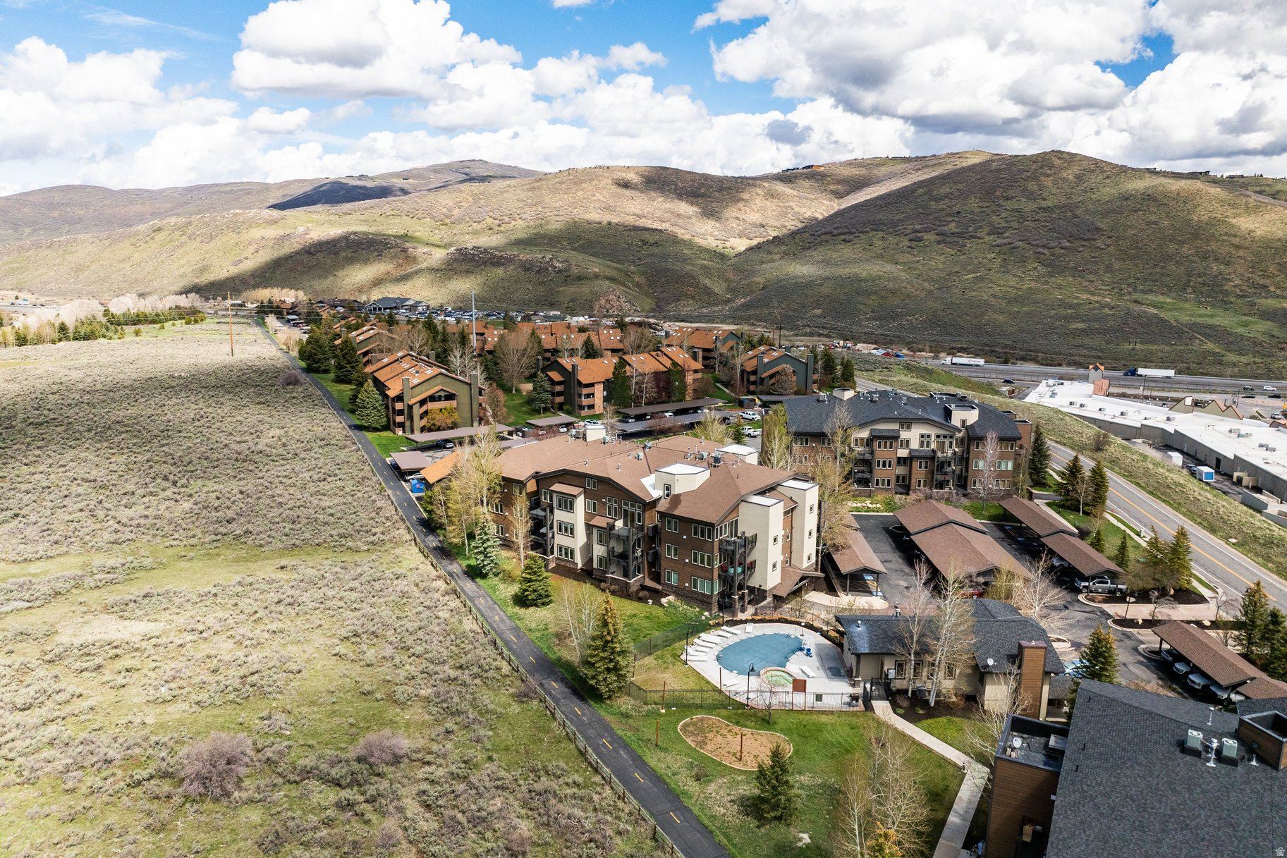 CRESTVIEW CONDOMINIUM PHASE 1 - Residential