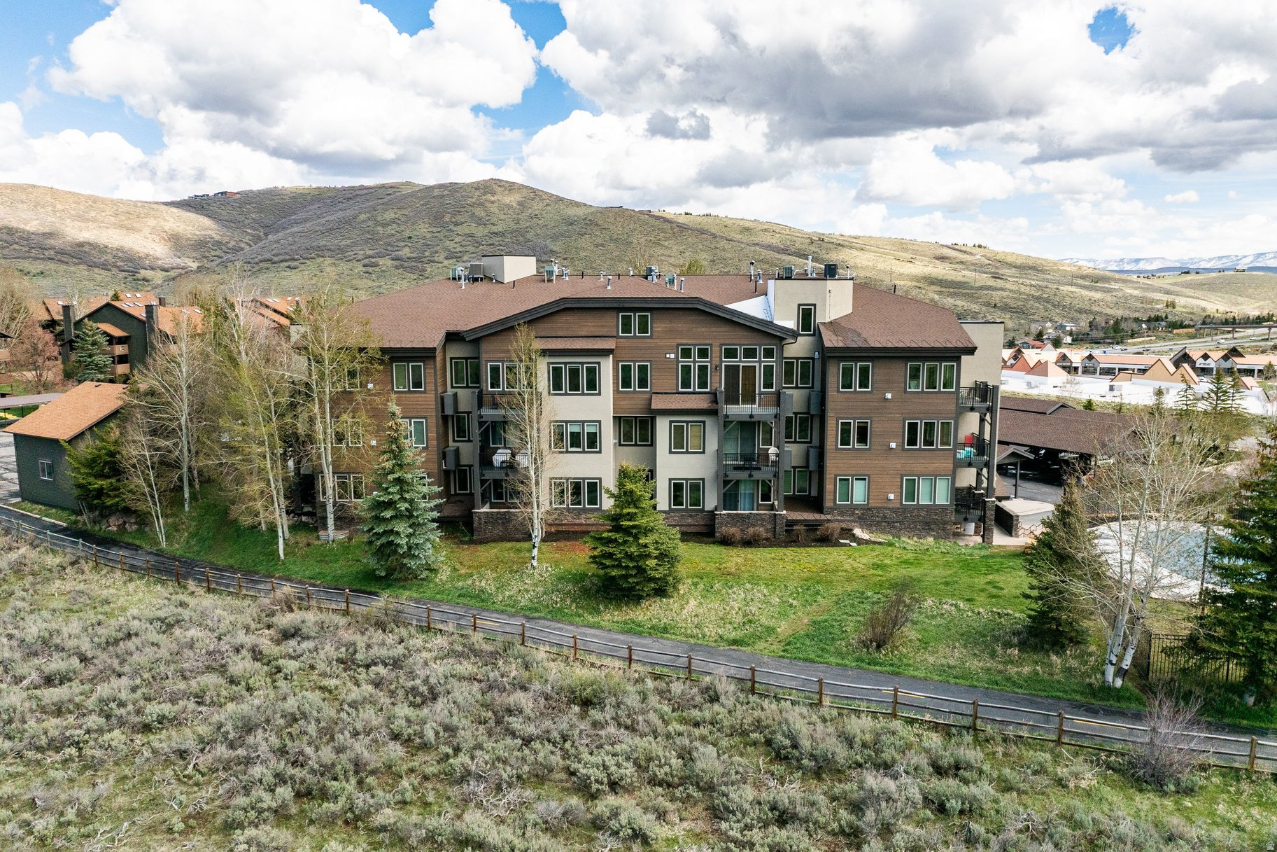 CRESTVIEW CONDOMINIUM PHASE 1 - Residential