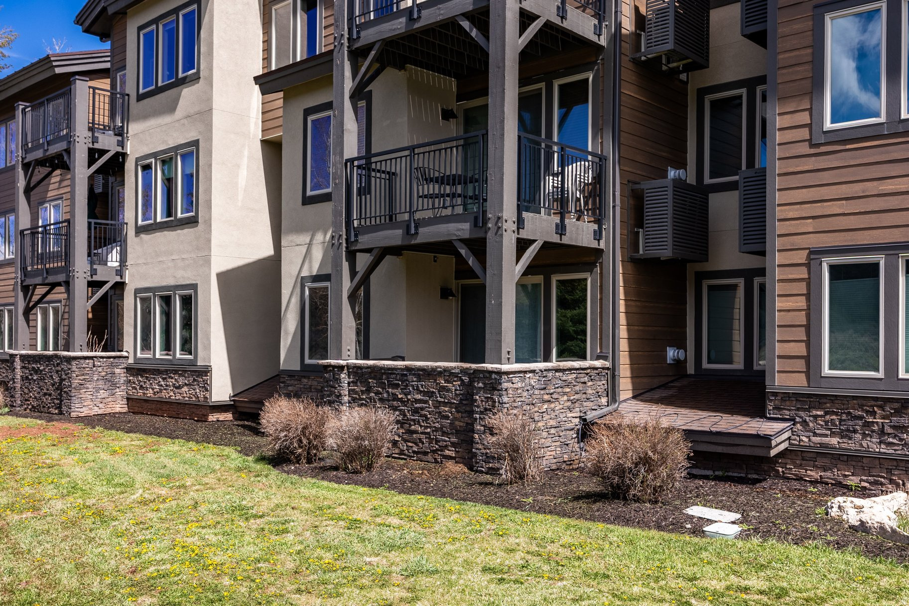 CRESTVIEW CONDOMINIUM PHASE 1 - Residential