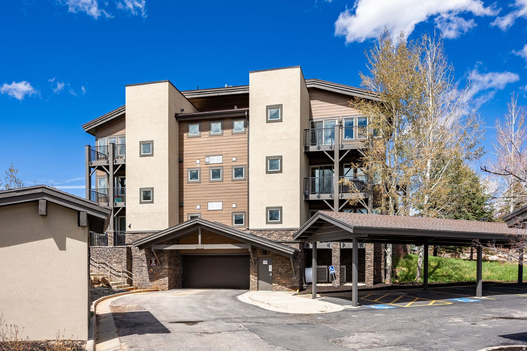 CRESTVIEW CONDOMINIUM PHASE 1 - Residential