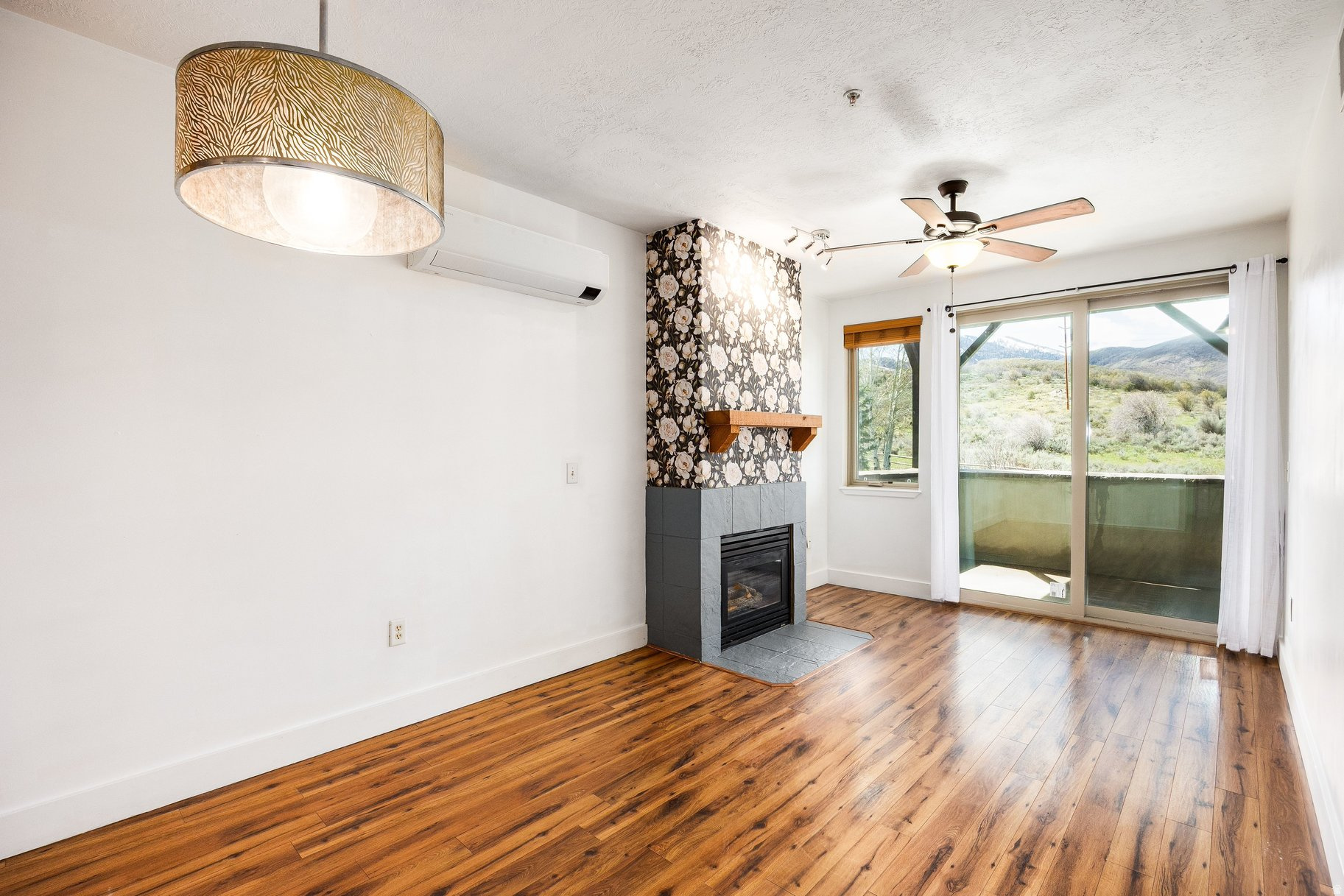 CRESTVIEW CONDOMINIUM PHASE 1 - Residential