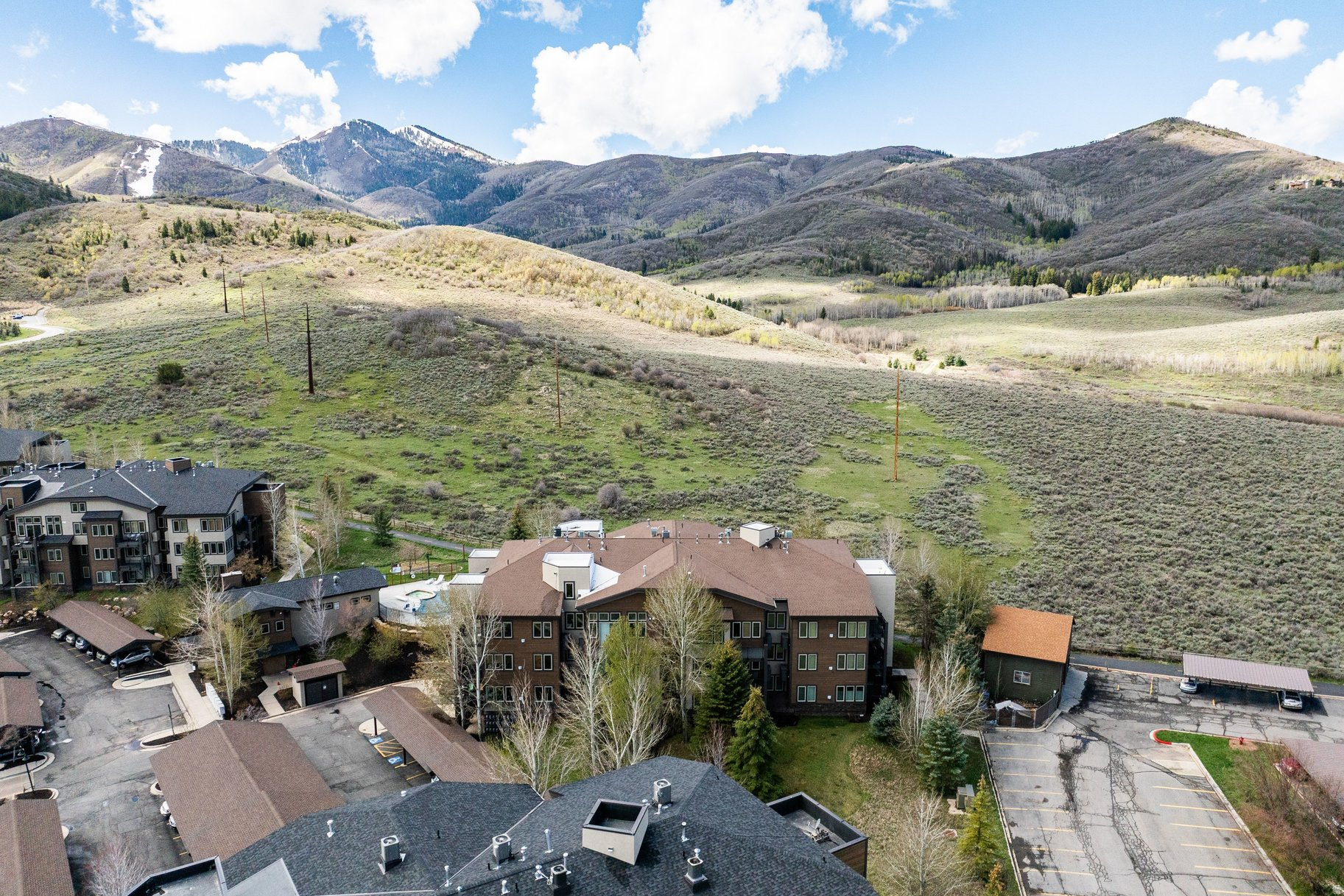 CRESTVIEW CONDOMINIUM PHASE 1 - Residential