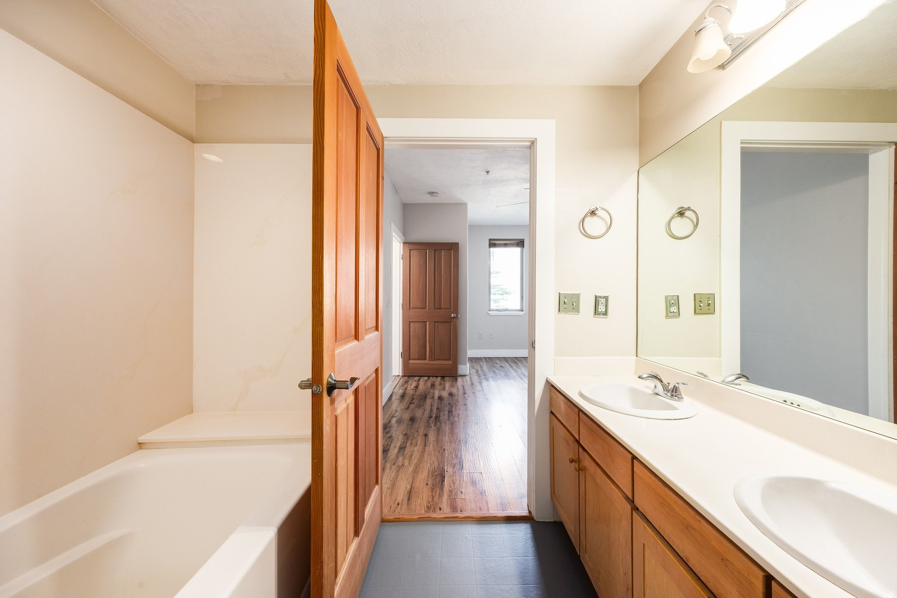 CRESTVIEW CONDOMINIUM PHASE 1 - Residential