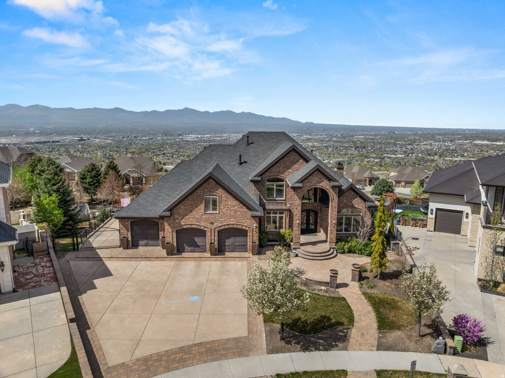 CORNER CANYON VISTA - Residential