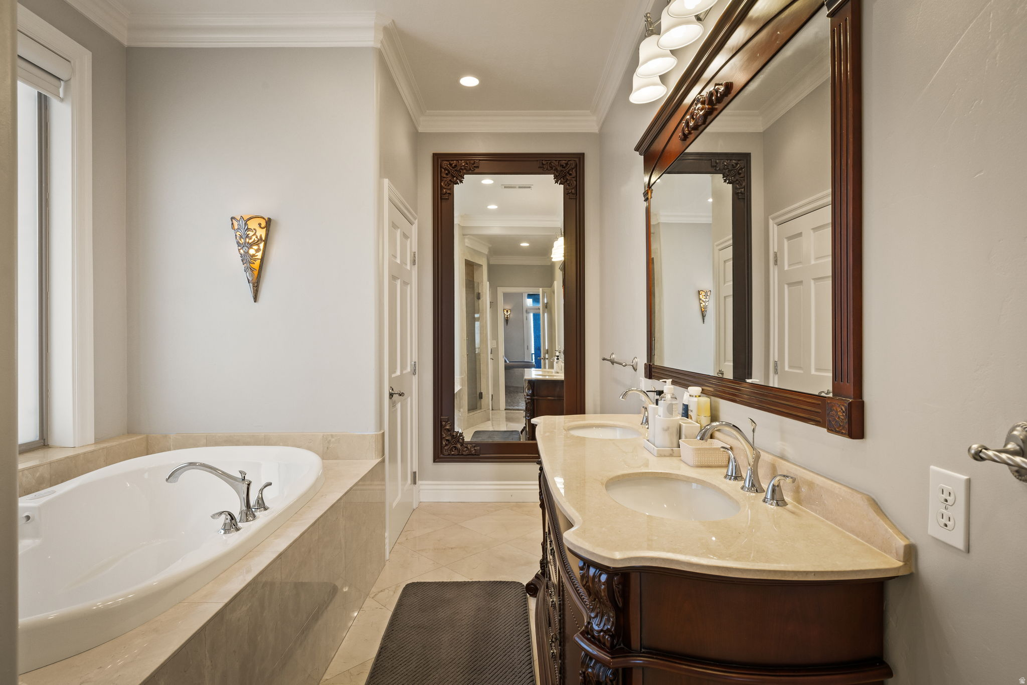 CORNER CANYON VISTA - Residential