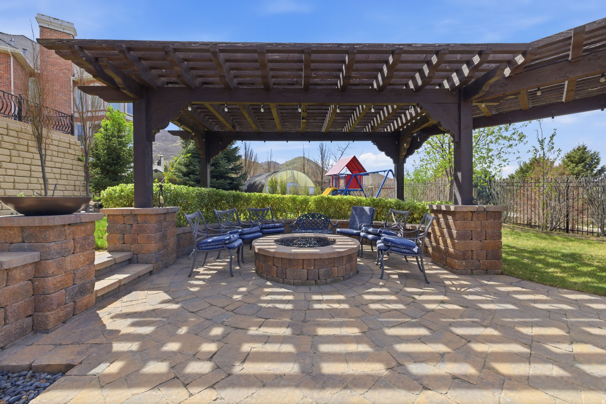 CORNER CANYON VISTA - Residential