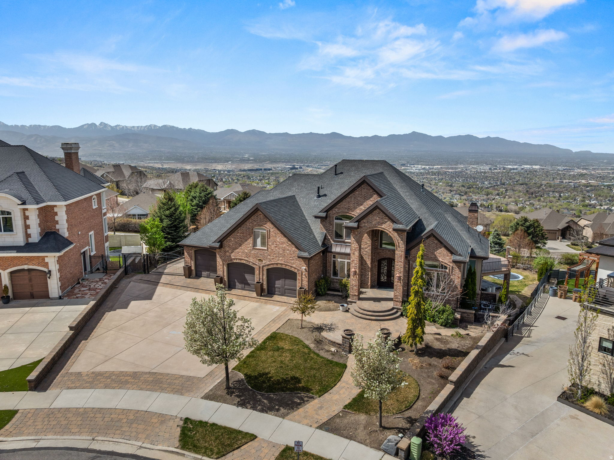 CORNER CANYON VISTA - Residential