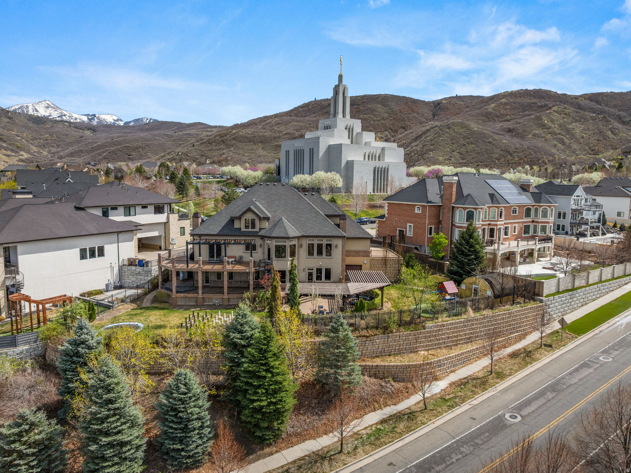 CORNER CANYON VISTA - Residential