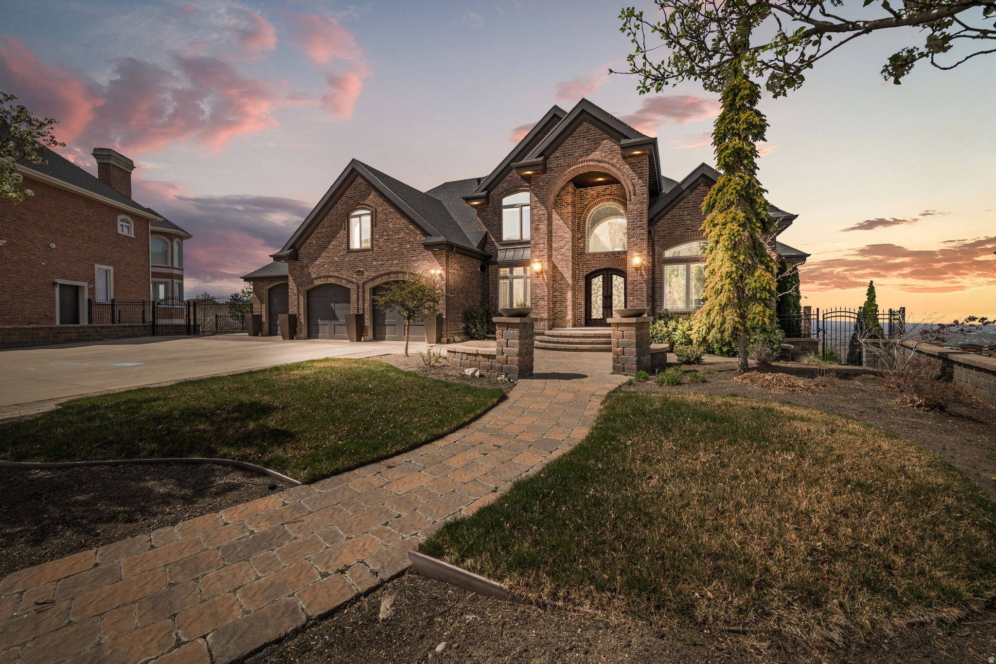 CORNER CANYON VISTA - Residential