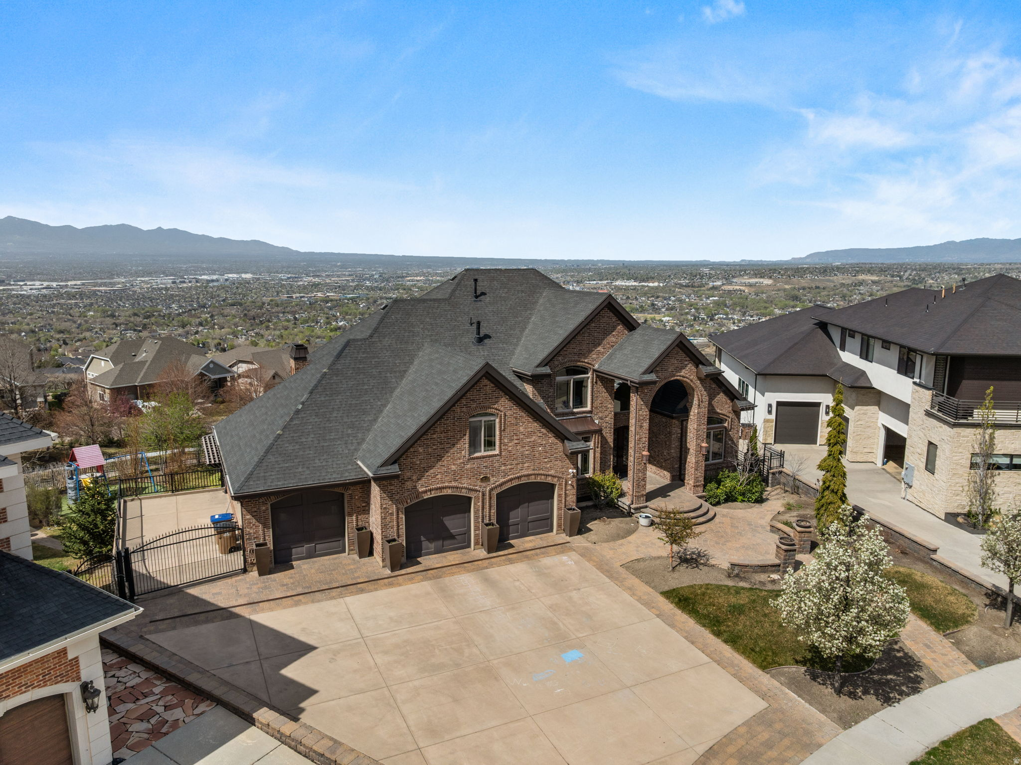 CORNER CANYON VISTA - Residential