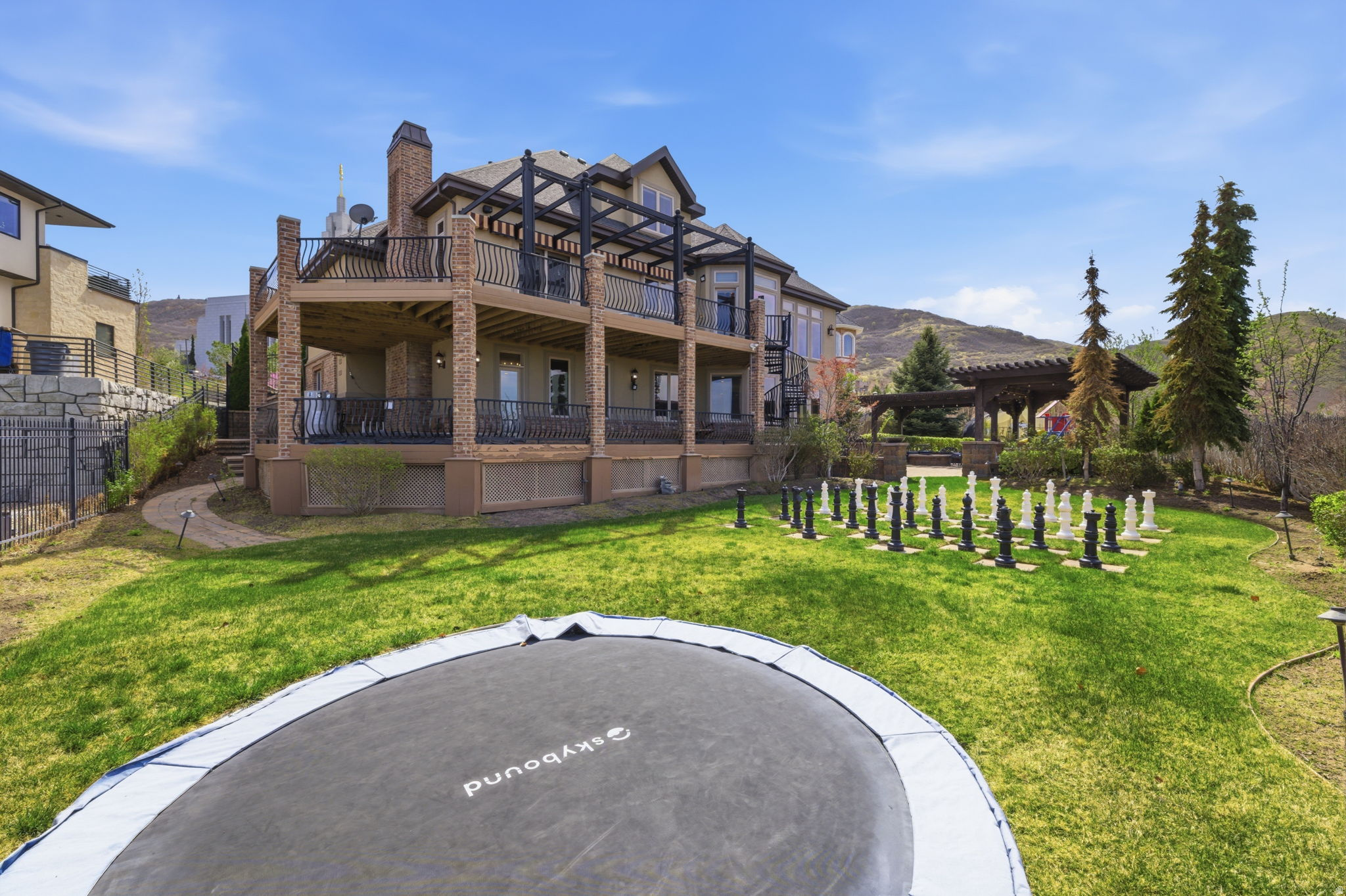 CORNER CANYON VISTA - Residential