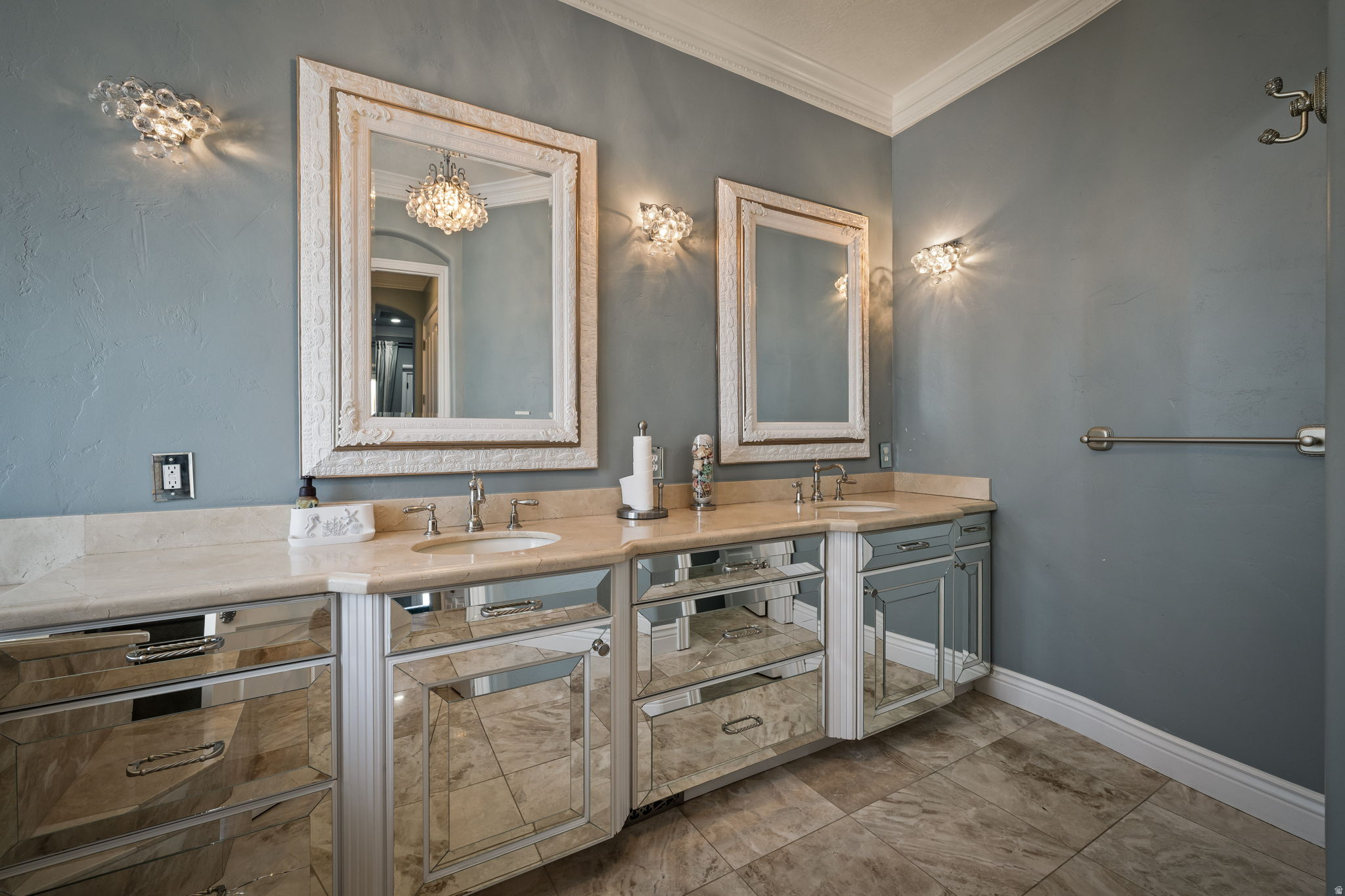 CORNER CANYON VISTA - Residential