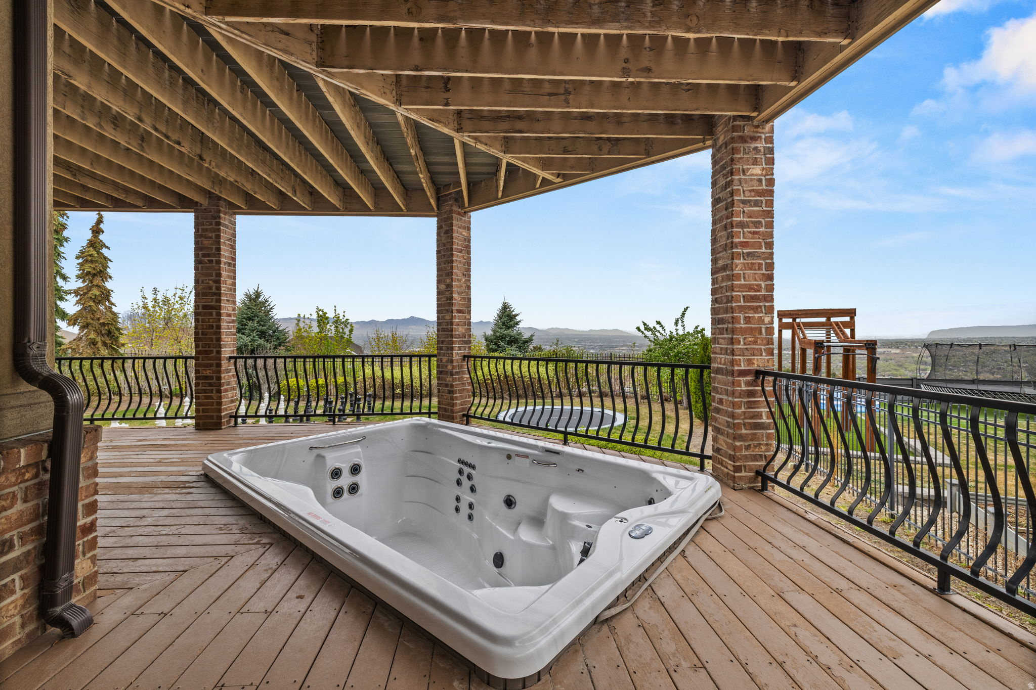 CORNER CANYON VISTA - Residential