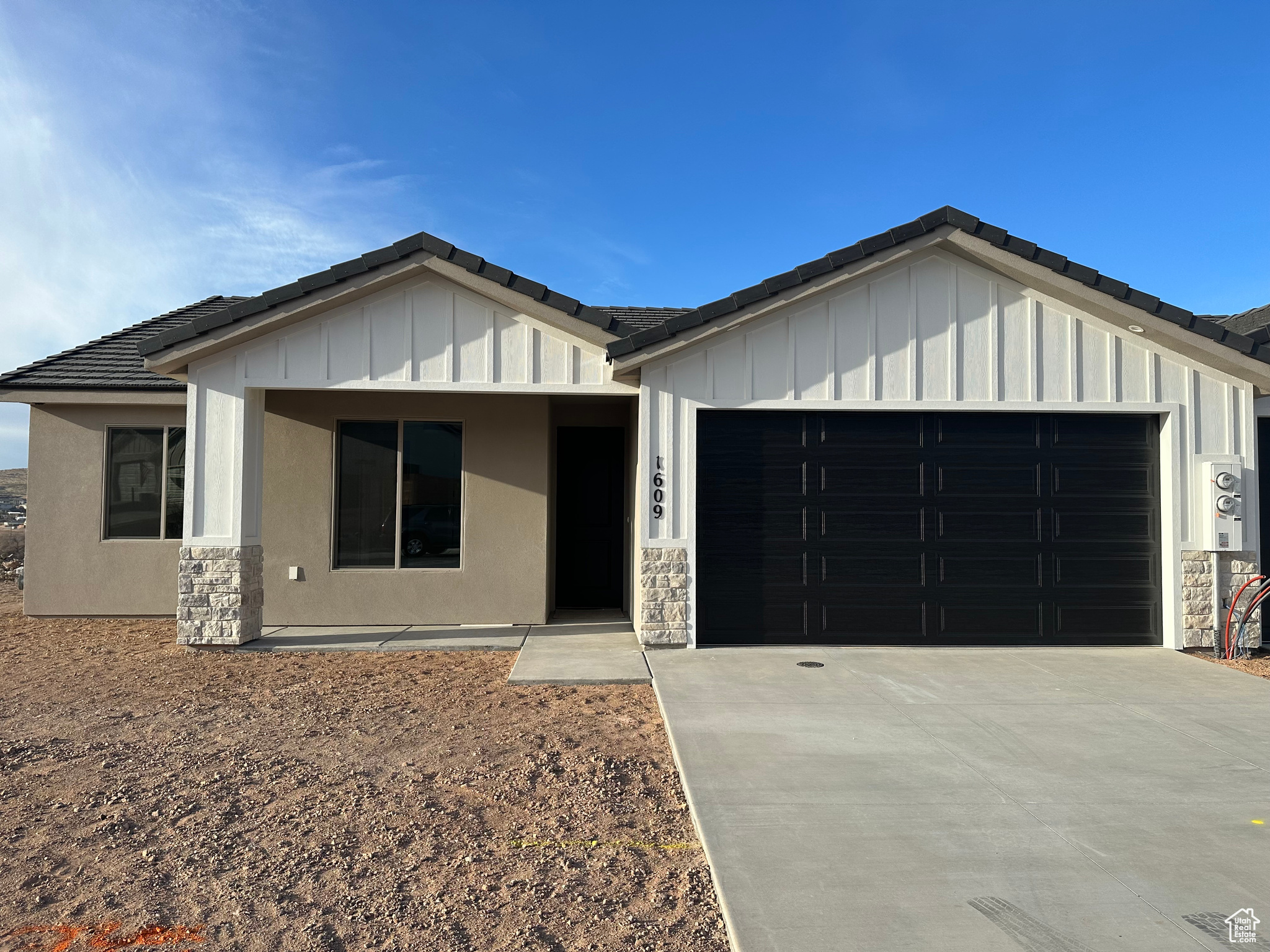 Desirable SINGLE LEVEL townhome with a view! Featuring an open space living area, hard surface in main traffic areas, a large owners suite, and a sizable private backyard.