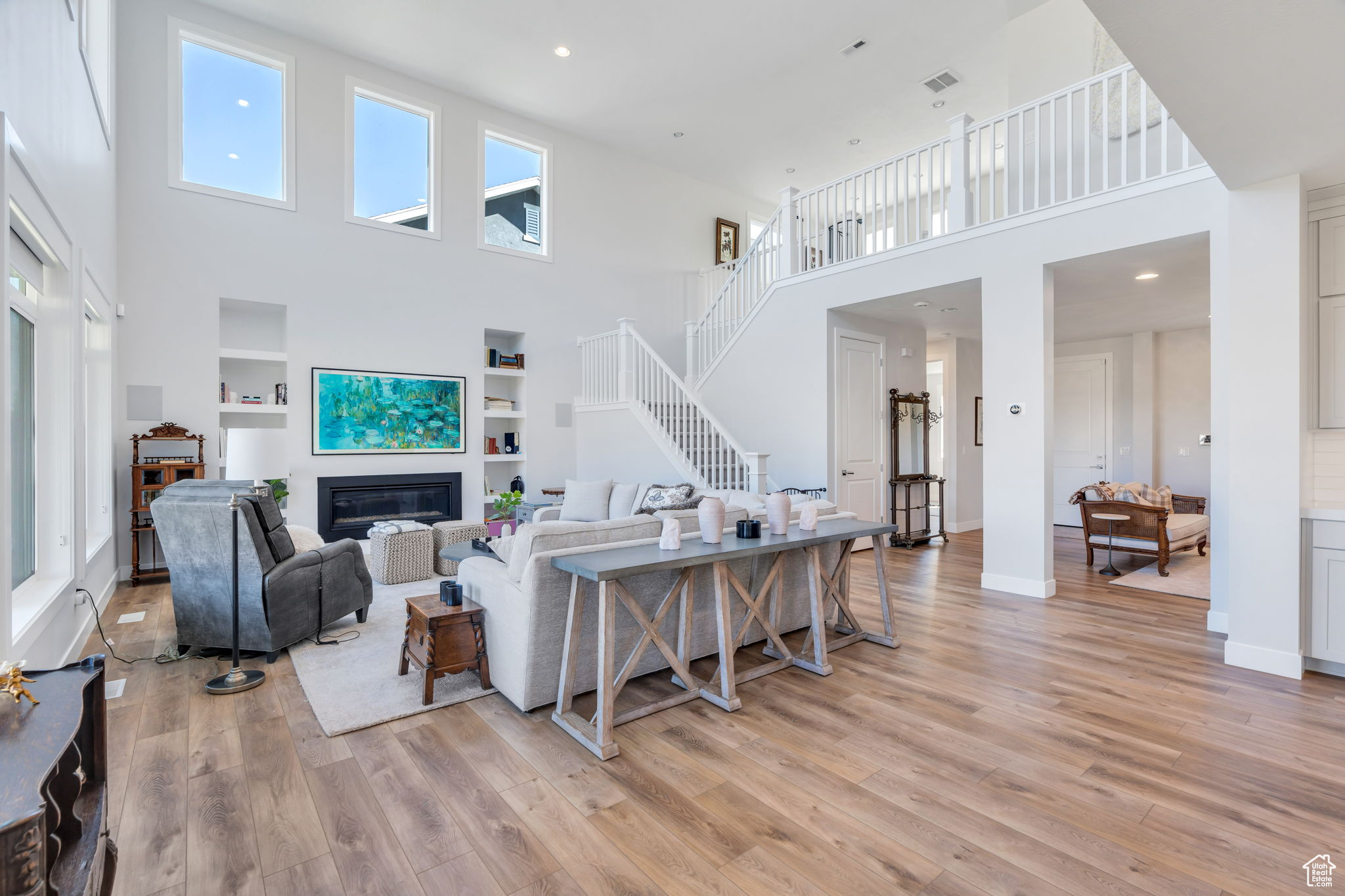 LAKESIDE - Residential