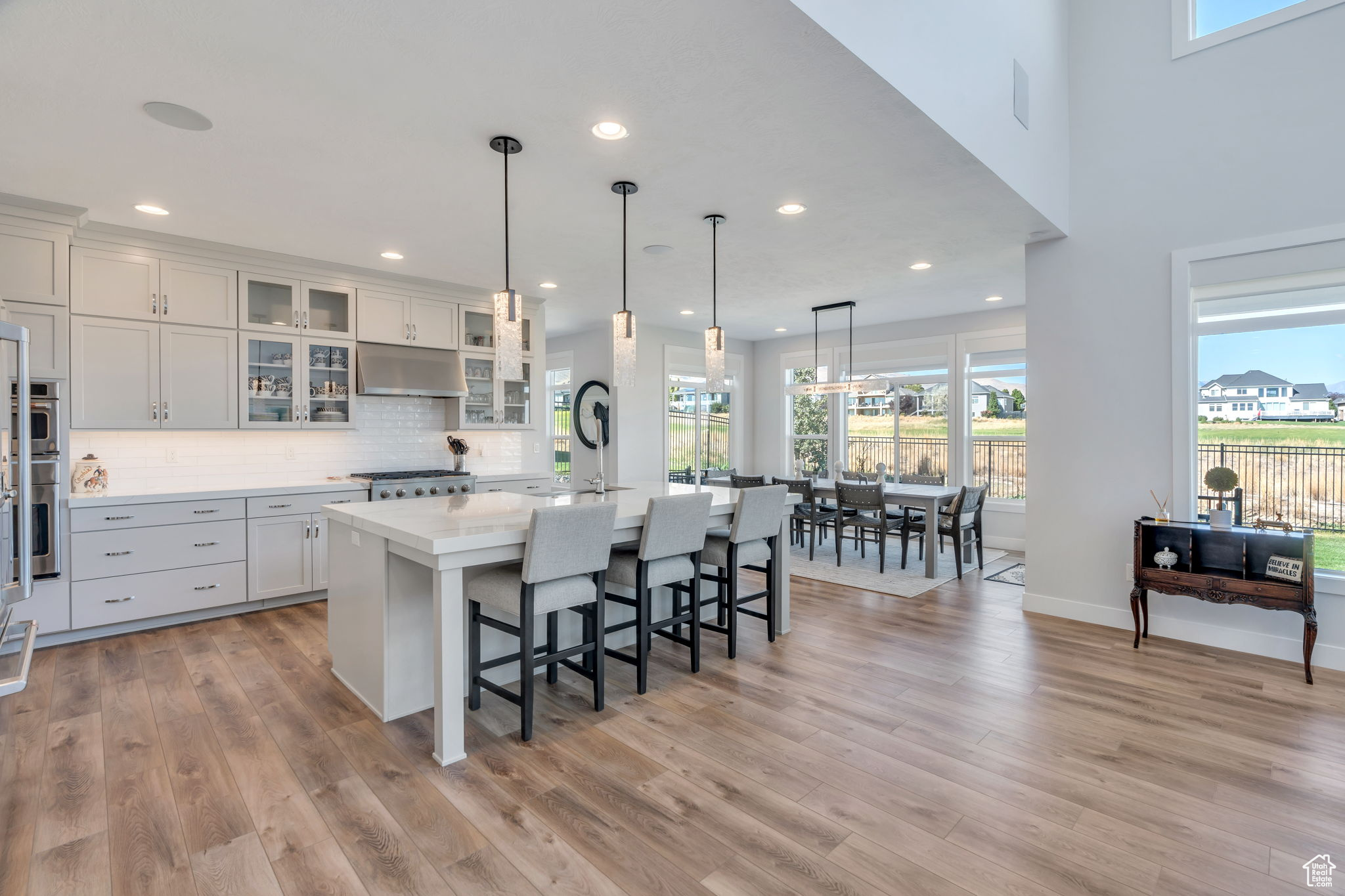 LAKESIDE - Residential