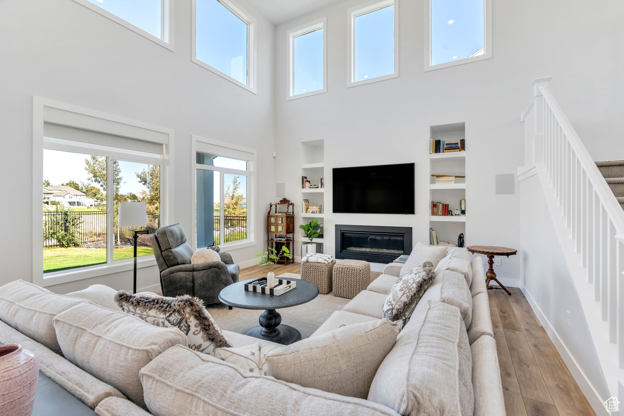 LAKESIDE - Residential