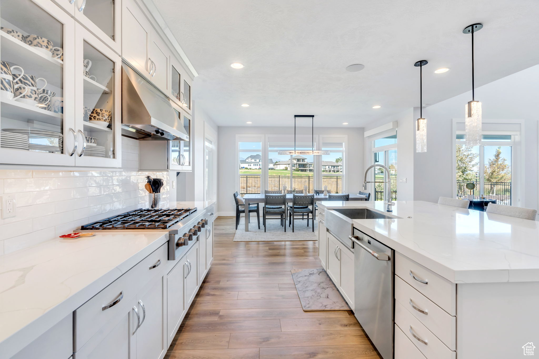 LAKESIDE - Residential