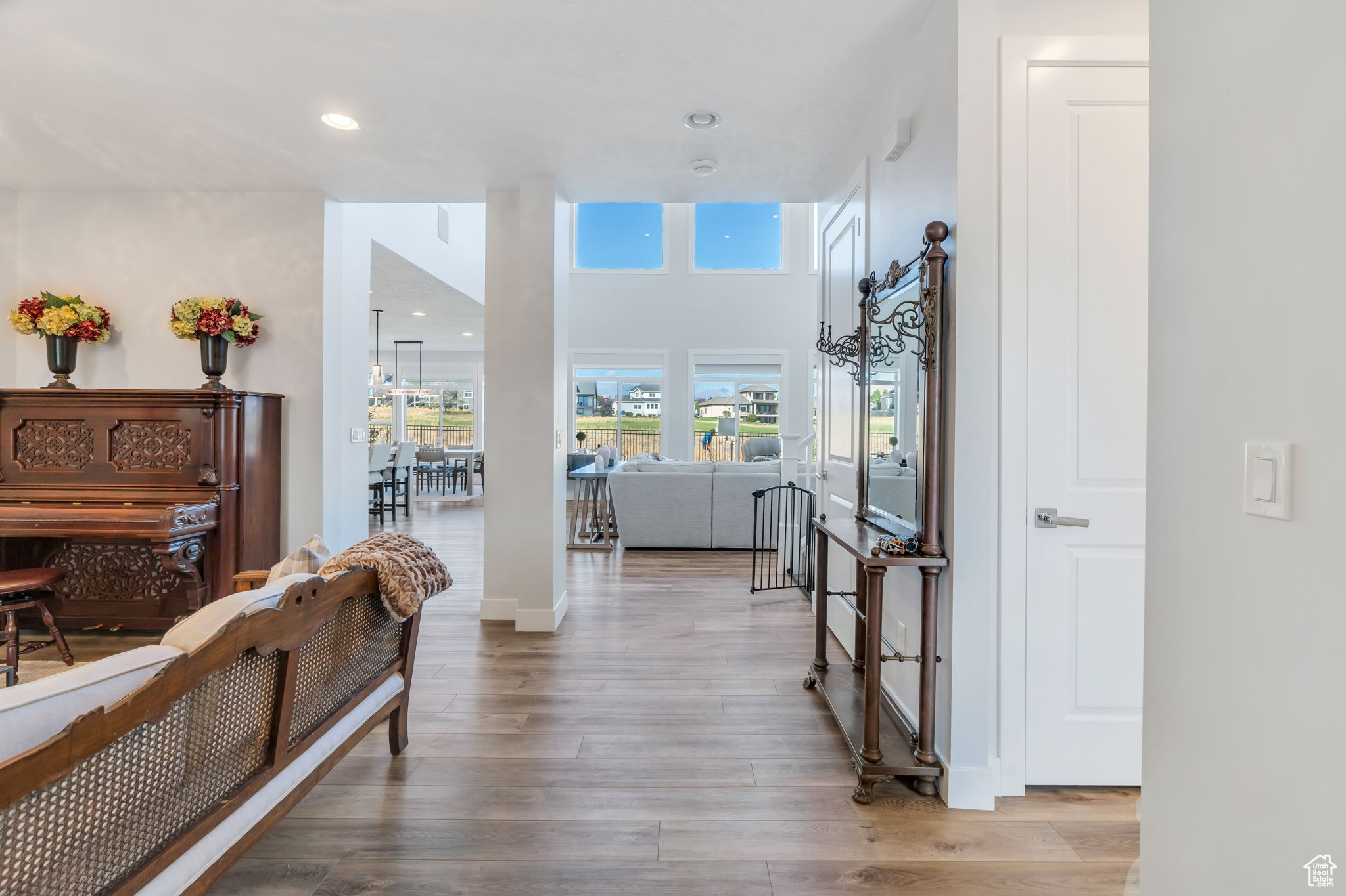 LAKESIDE - Residential