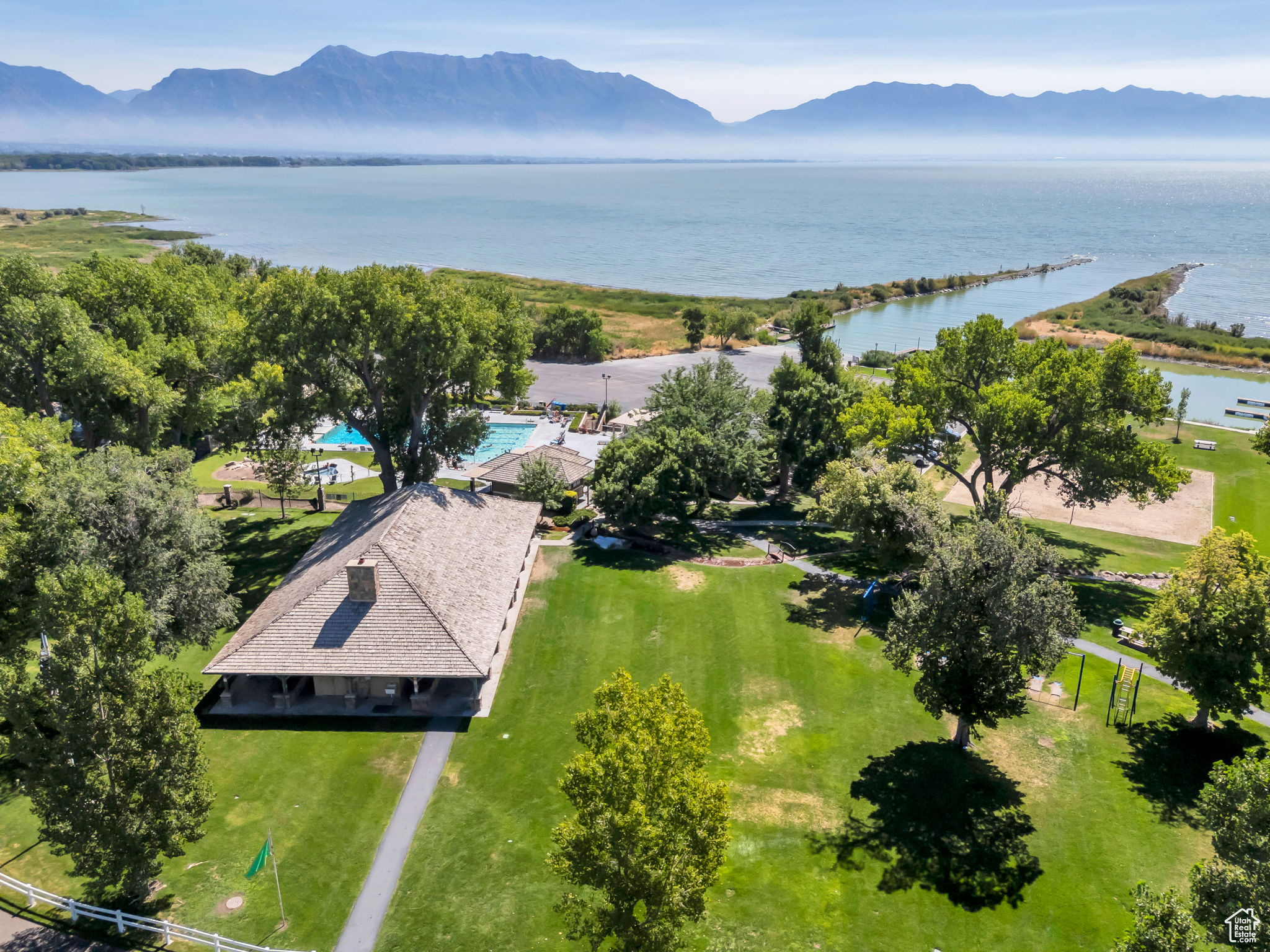 LAKESIDE - Residential