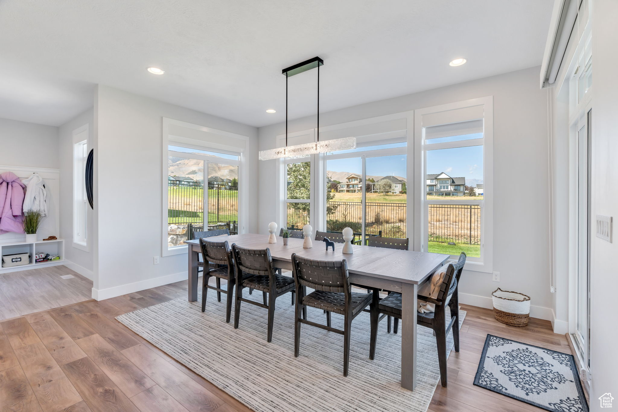 LAKESIDE - Residential