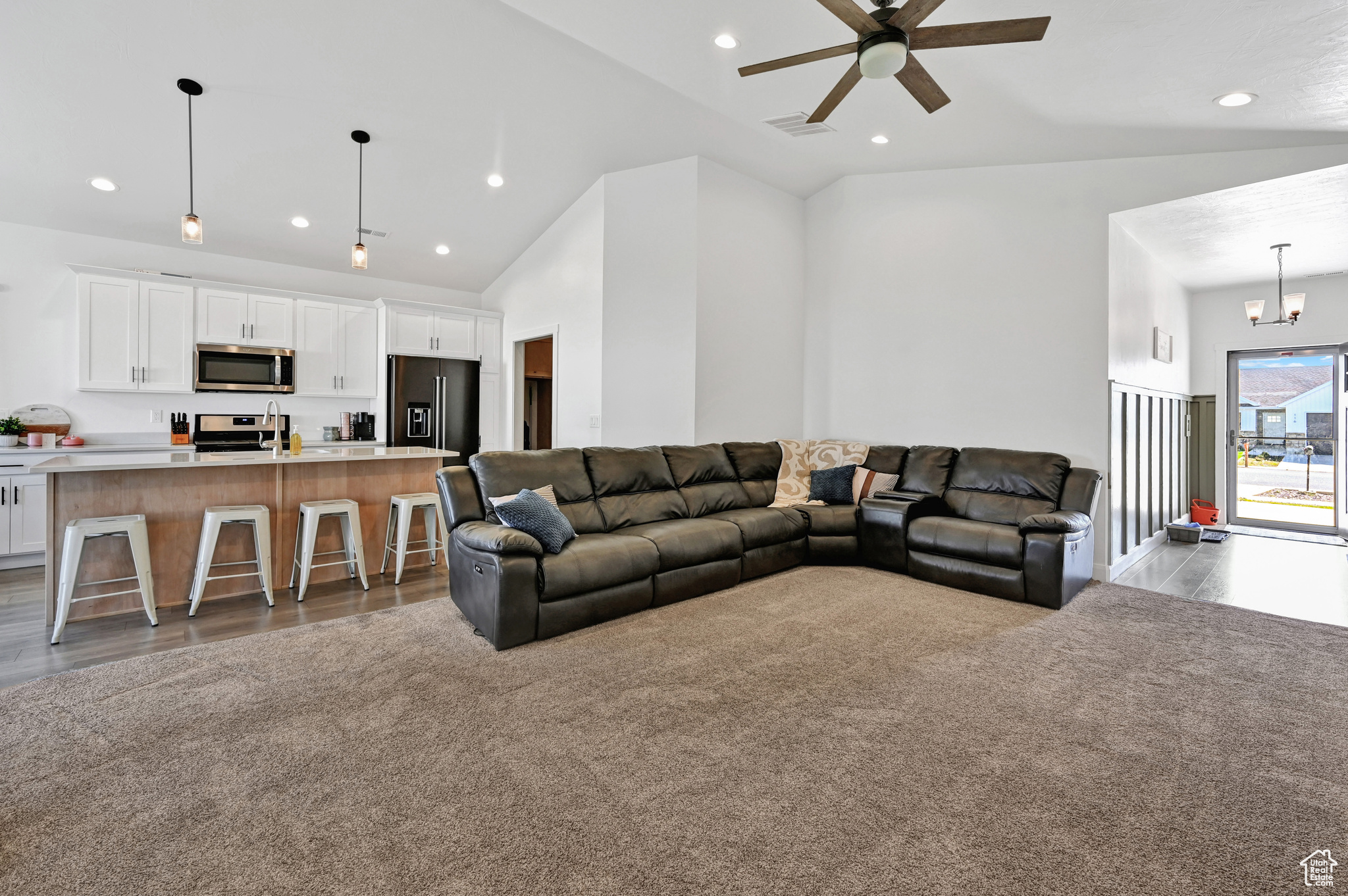 COUNTRY CLUB ESTATES - Residential