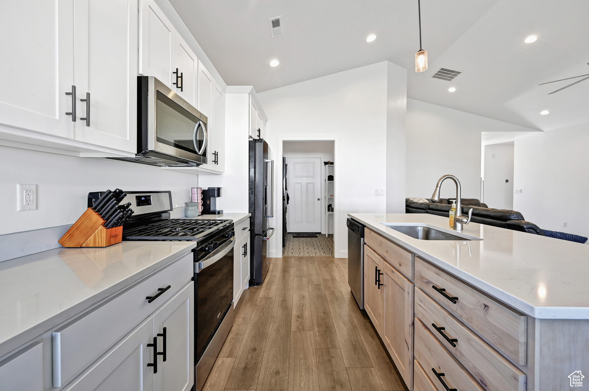 COUNTRY CLUB ESTATES - Residential