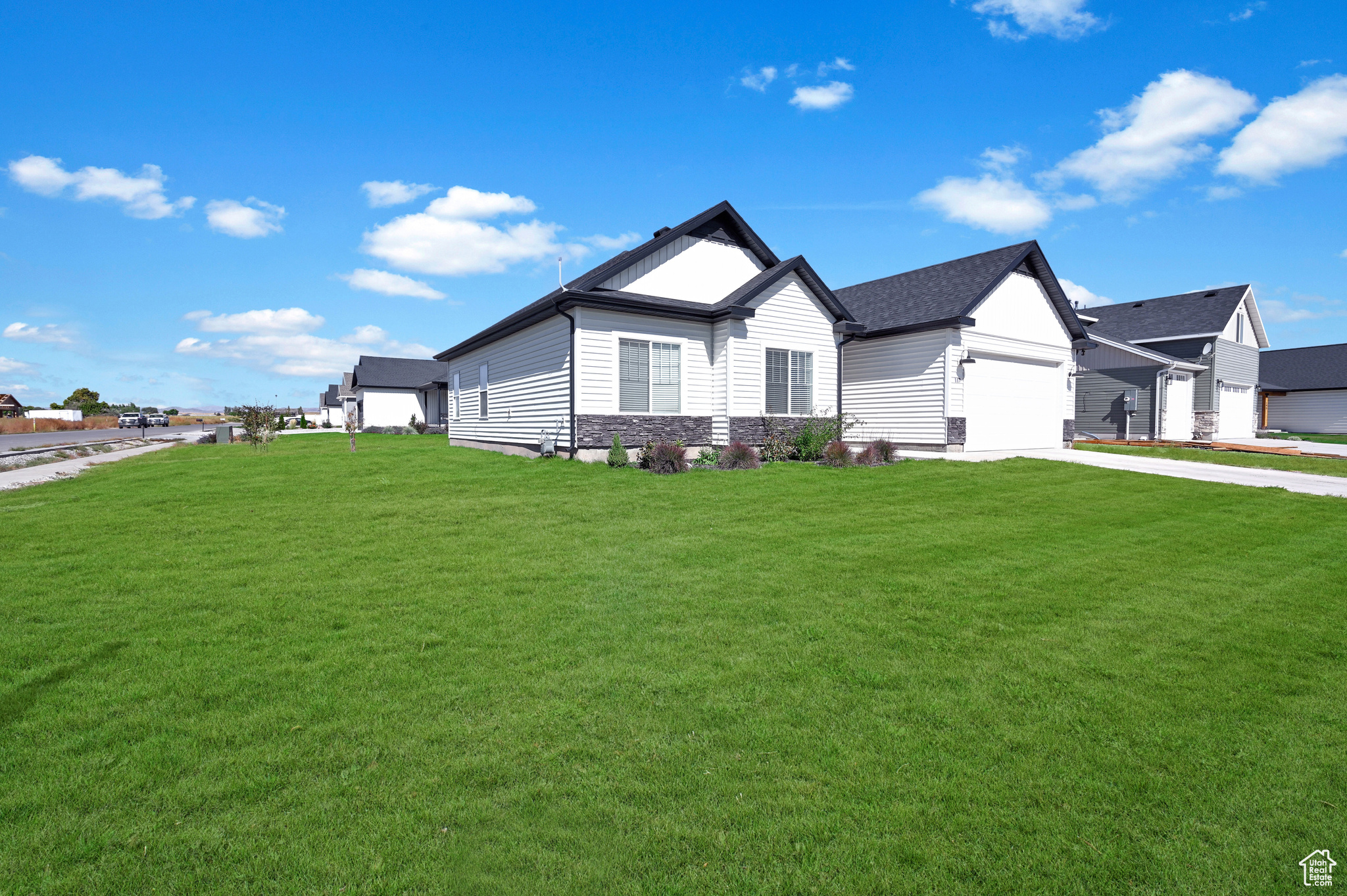 COUNTRY CLUB ESTATES - Residential