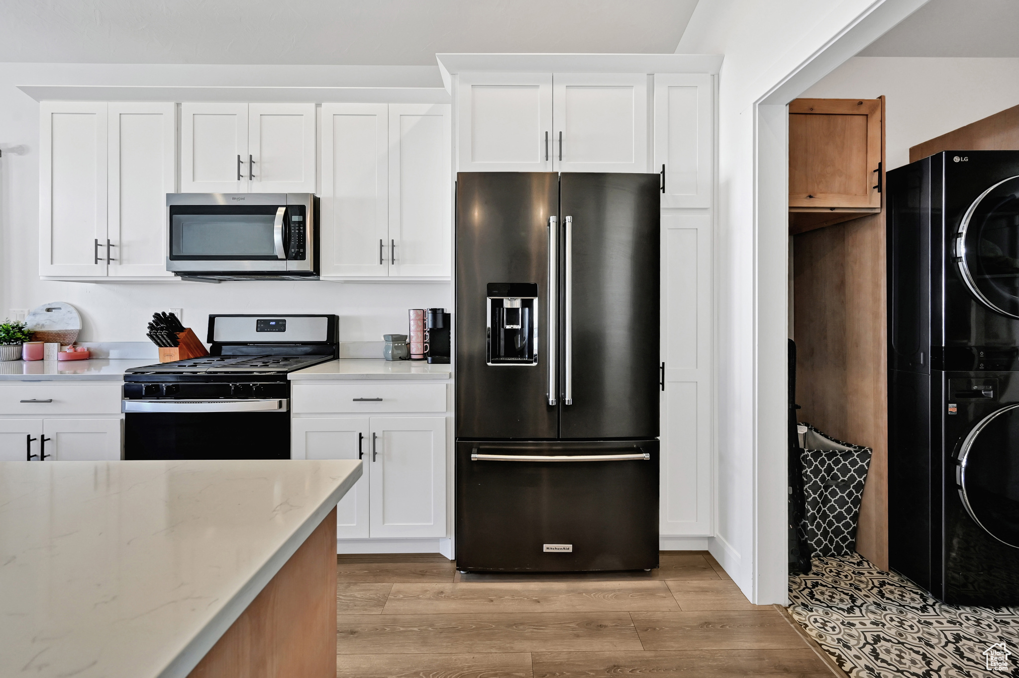 COUNTRY CLUB ESTATES - Residential
