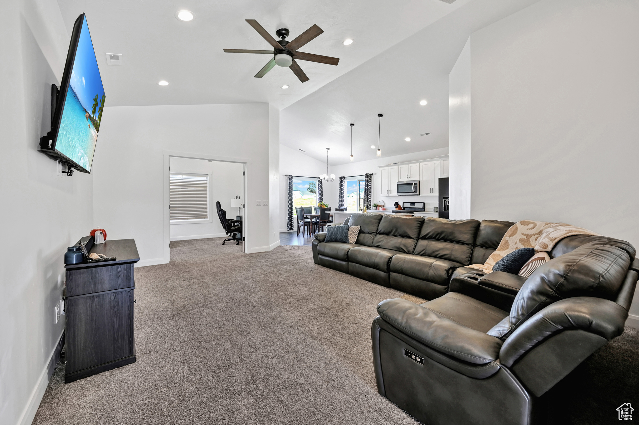 COUNTRY CLUB ESTATES - Residential