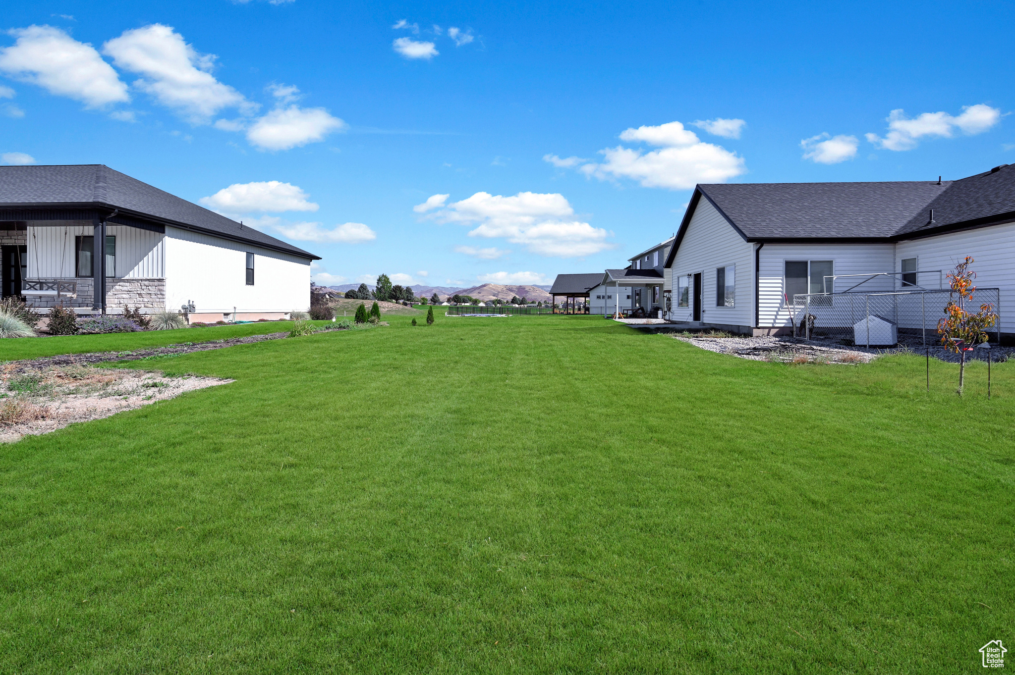 COUNTRY CLUB ESTATES - Residential