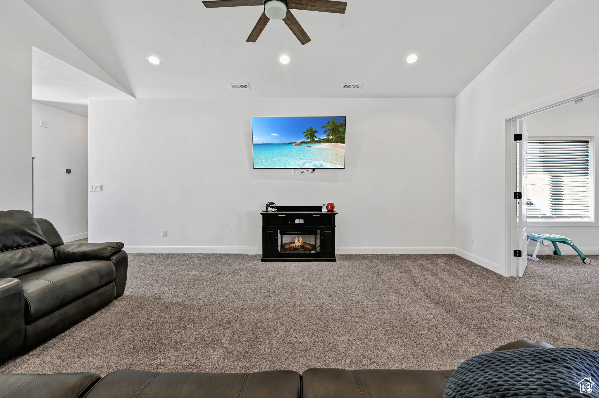 COUNTRY CLUB ESTATES - Residential