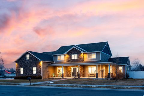 Photo of 3736 W HAMMON LN S, Syracuse, UT 84075 (MLS # 2134554)