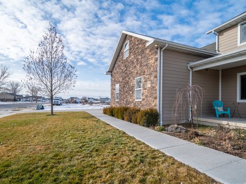 Tiny photo for 3736 W HAMMON LN S, Syracuse, UT 84075 (MLS # 2134554)