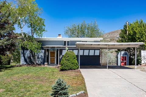 Photo of 3331 E LARCHMONT DR S, Salt Lake City, UT 84109 (MLS # 2156717)