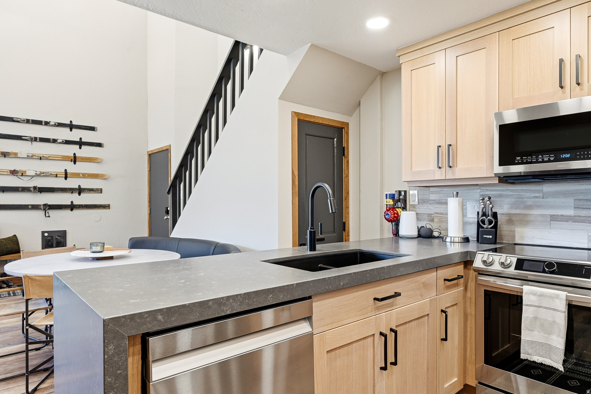 GIANT STEPS - Residential