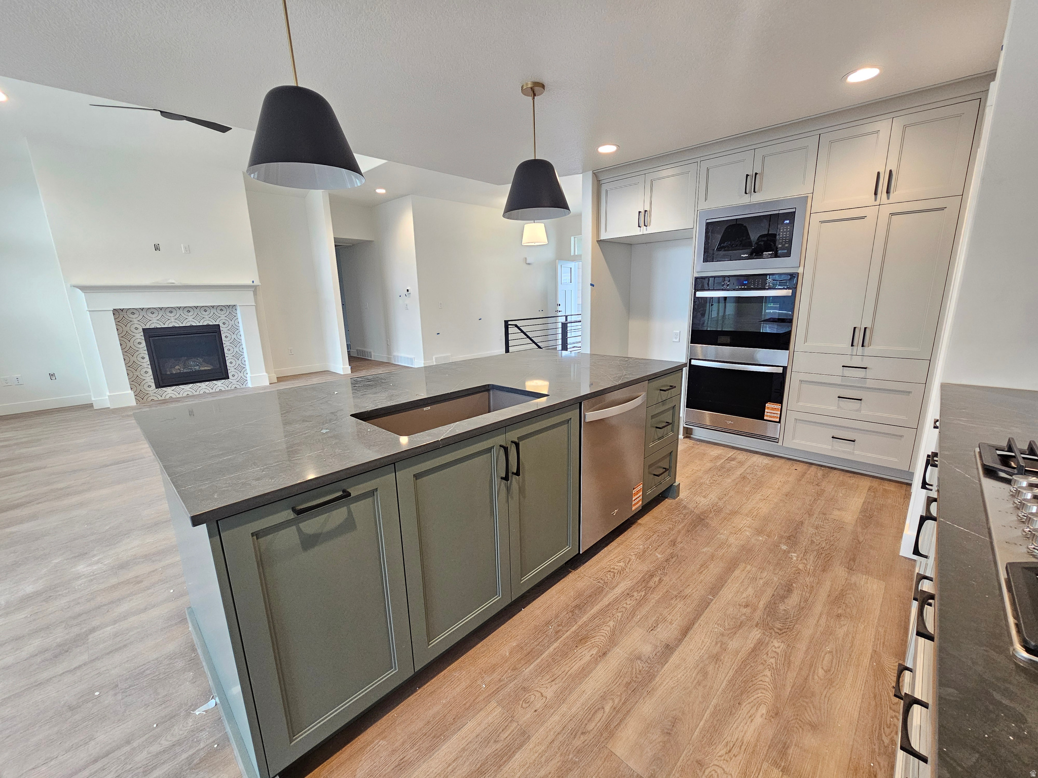 WEST RIDGE ESTATES - Residential