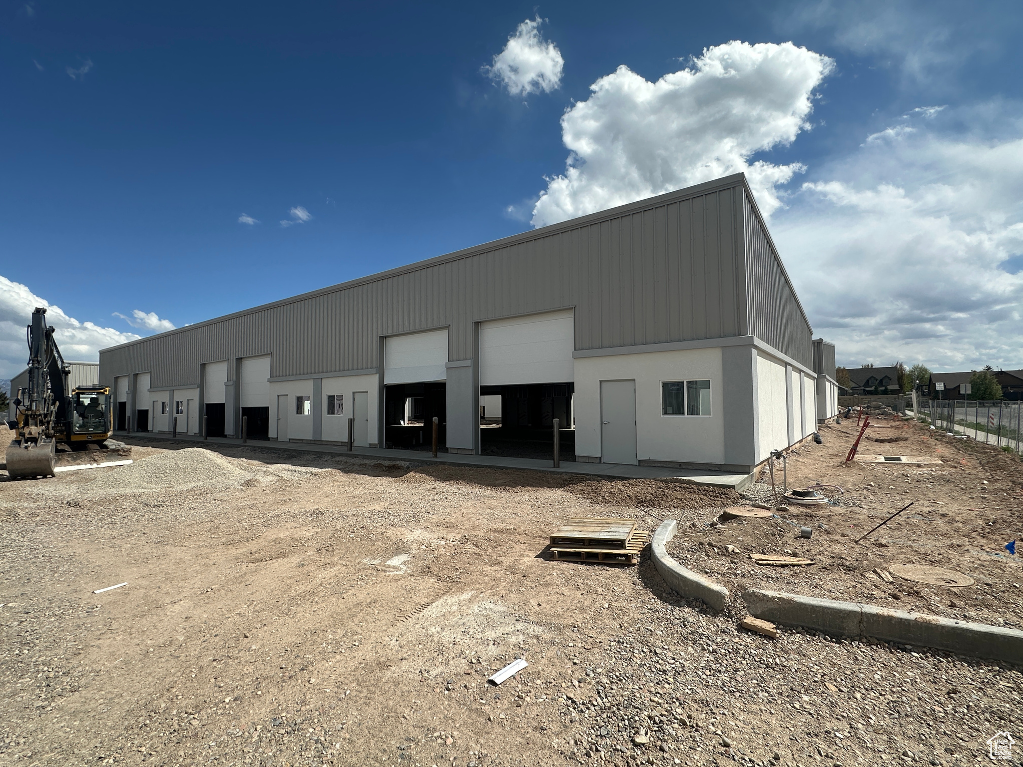 MOUNTAIN VIEW FLEX - Commercial Lease