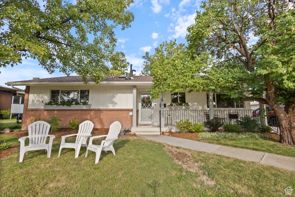 Photo of 3129 S 1810 E, Salt Lake City, UT 84106 (MLS # 2104138)