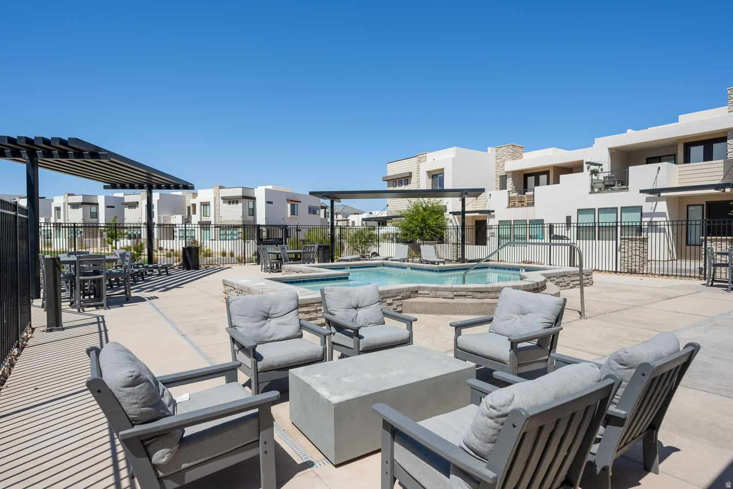 DESERT COLOR SKYLINE COMDOMINIUM PLAT - Residential