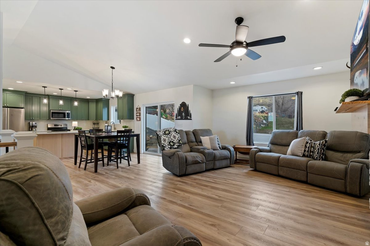 DAVIS CREEK ESTATES - Residential