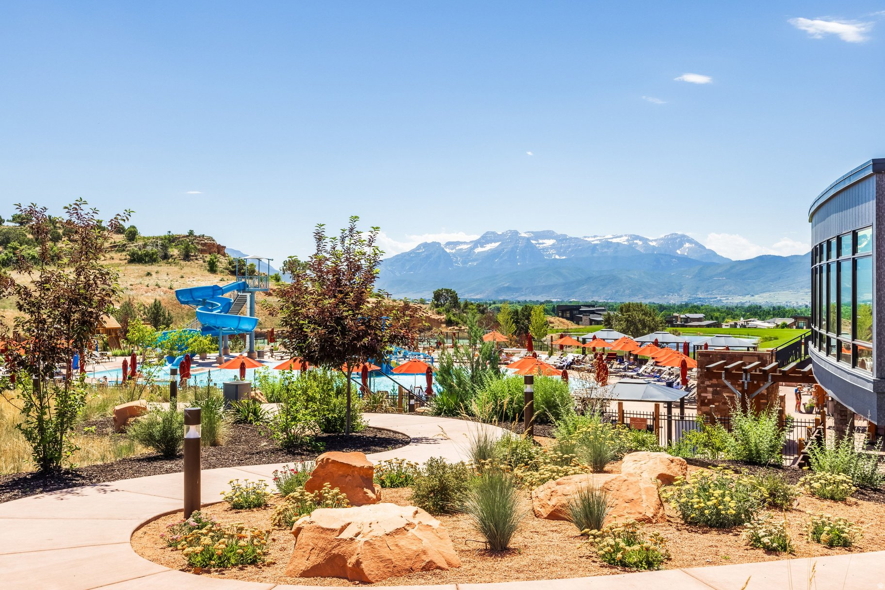 RED LEDGES - Land