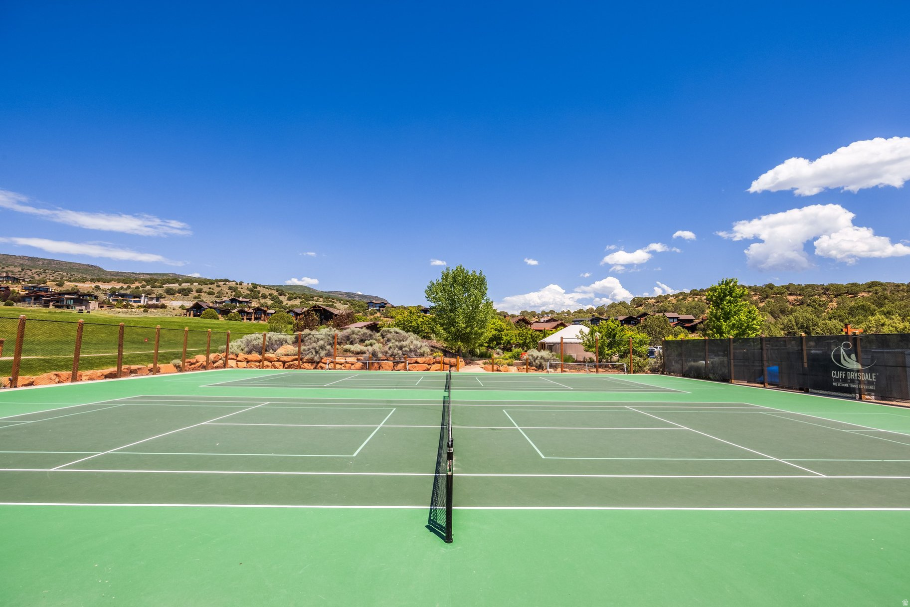 RED LEDGES - Land