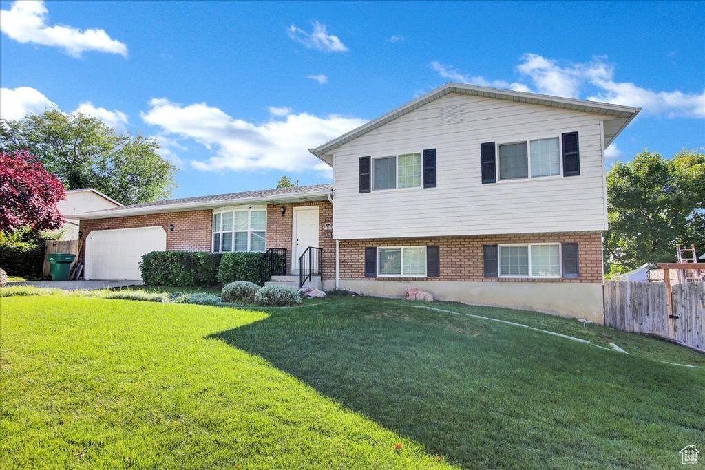 Photo of 526 E HEATHER RD N, Orem, UT 84097 (MLS # 2119452)
