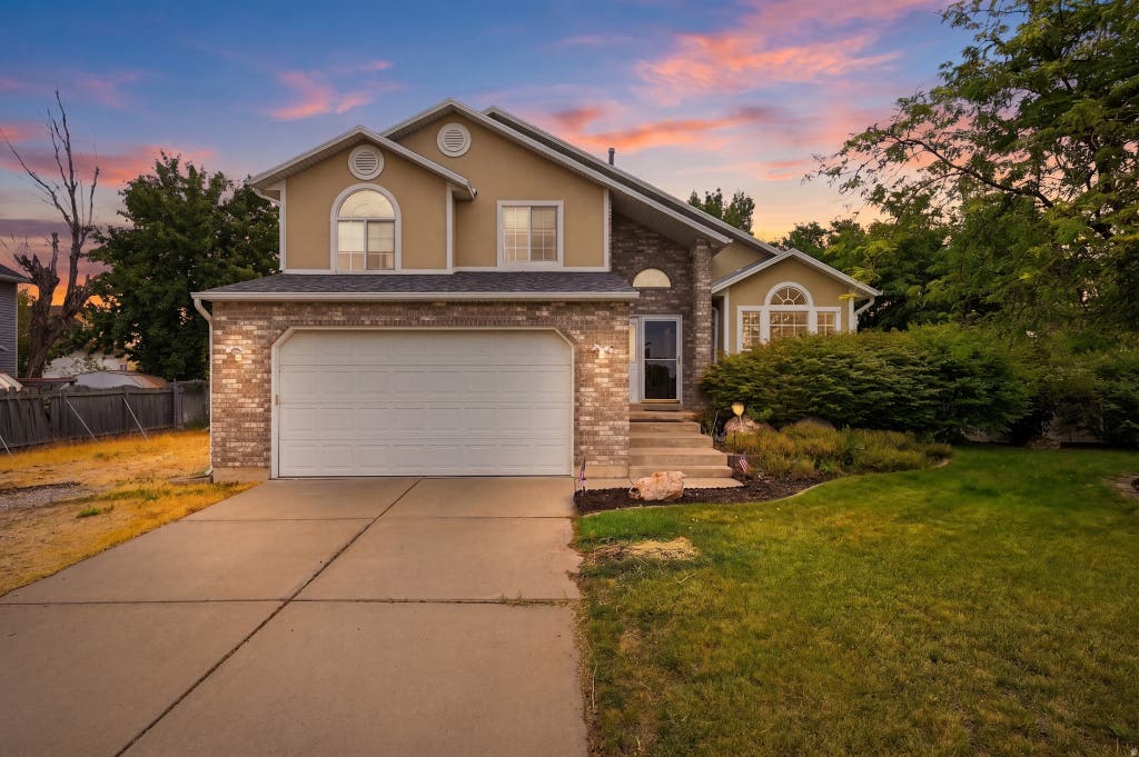 Photo of 2244 N 1350 W, Clinton, UT 84015 (MLS # 2174561)
