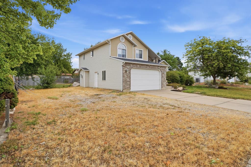 Photo of 2244 N 1350 W, Clinton, UT 84015 (MLS # 2174561)