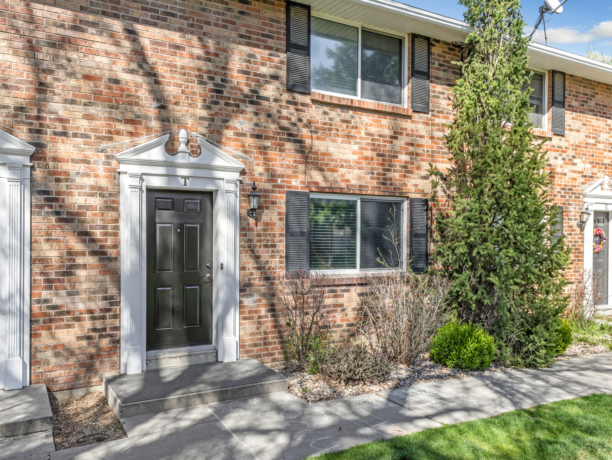 COLONIAL GARDENS TOWNHOUSES - Residential