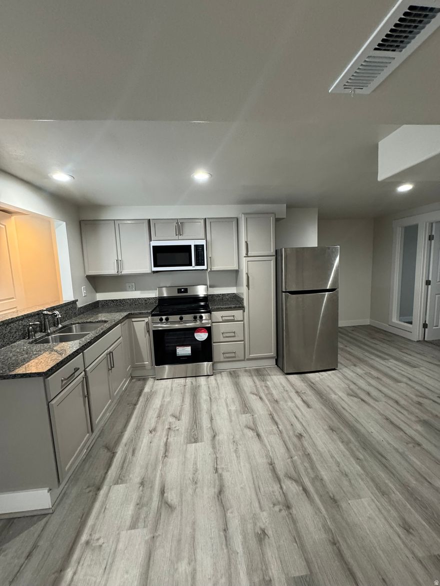 Well maintained, Easy access to main road. Square footage figures are provided as a courtesy estimate only and were obtained from county records .  Buyer is advised to obtain an independent measurement.